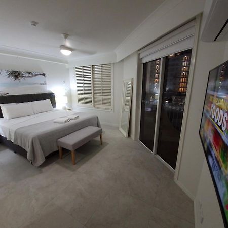 Apr Private Suites Moroccan By The Beach ゴールドコースト エクステリア 写真